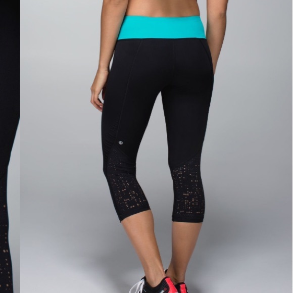 🌸Spring Sale 50% Off🌸 Lululemon Water Bound Crop - Picture 1 of 15